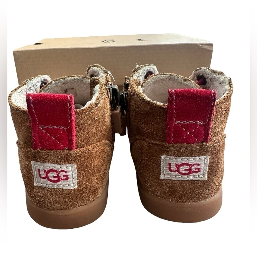 UGG Kristjan Chukka Boots - Kids Size 6 - Picture 3 of 4
